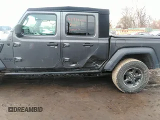2021 Jeep Gladiator Sport S z VIN 1C6HJTAG3ML597041, wystawiony jako IAAI lot #41714640 z przebiegiem 46 402 mil mil oraz . Historia ofert i sprzedaży dostępna na DreamBid. Obrazek 14.