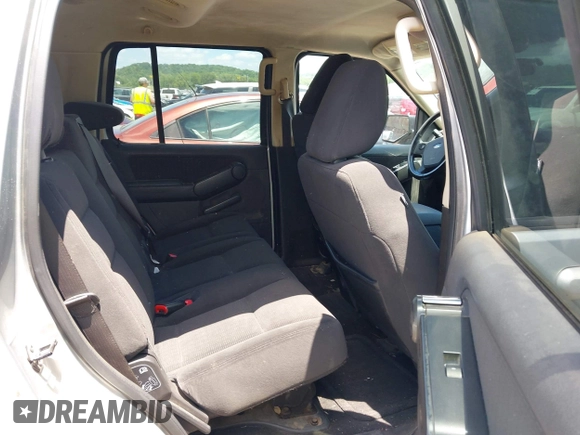 2010 Ford Explorer XLT с VIN 1FMEU6DE2AUA70477, выставлен на аукционе IAAI как лот 42588580 с пробегом Не указан миль и . История ставок и продаж доступна на DreamBid. Изображение 8.