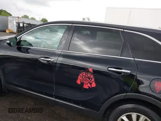 2019 Kia Sorento L z VIN 5XYPG4A39KG584941, wystawiony jako IAAI lot #42236774 z przebiegiem 93 158 mil mil oraz . Historia ofert i sprzedaży dostępna na DreamBid. Obrazek 14.