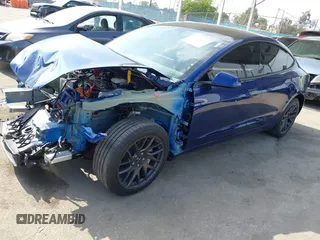2025 Tesla Model 3 Long Range z VIN 5YJ3E1EB3SF907019, wystawiony jako IAAI lot #42117014 z przebiegiem 3 323 mil mil oraz . Historia ofert i sprzedaży dostępna na DreamBid. Obrazek 20.