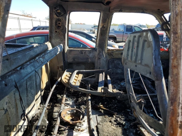 1994 GMC Sierra 1500 z VIN 2GTEK19K9R1551815, wystawiony jako Copart lot #77106604 z przebiegiem Nie podano mil oraz Nie do naprawy • Non repairable. Historia ofert i sprzedaży dostępna na DreamBid. Obrazek 10.