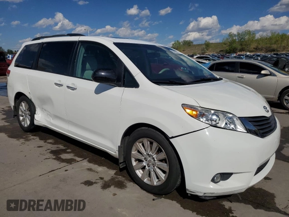 2011 Toyota Sienna XLE z VIN 5TDDK3DC1BS021487, wystawiony jako Copart lot #56468965 z przebiegiem 150 311 mil mil oraz Czysty tytuł • Clean title. Historia ofert i sprzedaży dostępna na DreamBid. Obrazek 4.