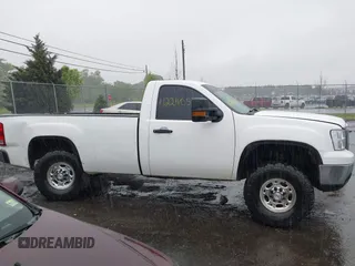 2009 GMC Sierra 1500 Work Truck z VIN 1GTEC14C59Z900876, wystawiony jako IAAI lot #42240573 z przebiegiem 315 043 mil mil oraz . Historia ofert i sprzedaży dostępna na DreamBid. Obrazek 13.