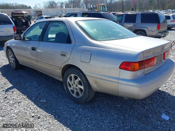 2000 Toyota Camry CE with VIN 4T1BG22K9YU984960, listed as a IAAI auction lot 41816062 with 217,022 mi miles. Bid and sale history available at carsss.com. Image 3.