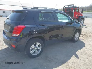2022 Chevrolet Trax LT with VIN KL7CJPSM7NB568709, listed as a IAAI auction lot 42061802 with 28,995 mi miles and . Bid and sale history available at DreamBid. Image 4.