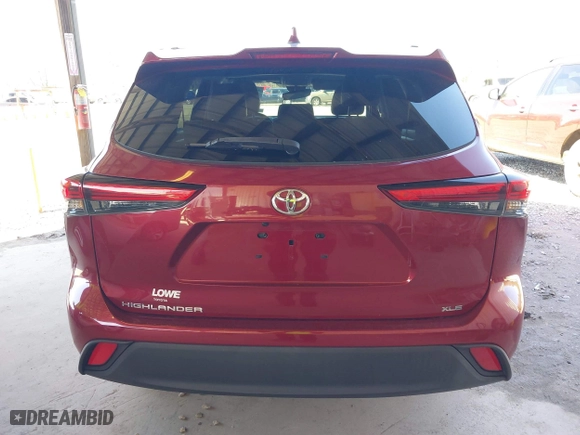 2021 Toyota Highlander XLE with VIN 5TDGZRAH7MS522916, listed as a IAAI auction lot 41781100 with 33,238 mi miles. Bid and sale history available at carsss.com. Image 17.