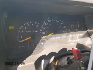 1998 Chevrolet Tahoe z VIN 3GNEK18R6WG128702, wystawiony jako Copart lot #49961445 z przebiegiem 154 187 mil mil oraz Czysty tytuł • Clean title. Historia ofert i sprzedaży dostępna na DreamBid. Obrazek 9.