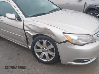 2013 Chrysler 200 Touring with VIN 1C3CCBBB3DN639114, listed as a IAAI auction lot 41891932 with 196,693 mi miles. Bid and sale history available at carsss.com. Image 6.