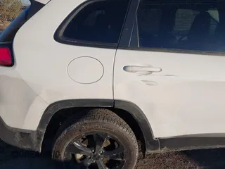 2019 Jeep Cherokee Latitude Plus with VIN 1C4PJLLN3KD286488, listed as a IAAI auction lot 41442153 with 100,386 mi miles and . Bid and sale history available at DreamBid. Image 18.