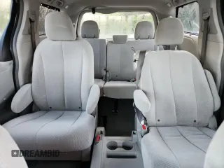 2011 Toyota Sienna LE AAS z VIN 5TDKK3DC1BS013087, wystawiony jako Copart lot #61815185 z przebiegiem 148 554 mil mil oraz Czysty tytuł • Clean title. Historia ofert i sprzedaży dostępna na DreamBid. Obrazek 10.