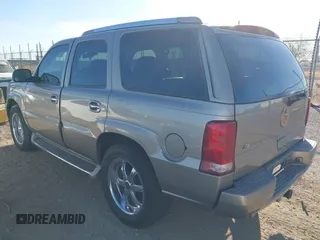 2002 Cadillac Escalade z VIN 1GYEK63N22R101463, wystawiony jako IAAI lot #41621840 z przebiegiem 156 639 mil mil oraz . Historia ofert i sprzedaży dostępna na DreamBid. Obrazek 3.