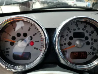 2006 MINI Convertible S z VIN WMWRH335X6TF87128, wystawiony jako Copart lot #51917565 z przebiegiem 91 741 mil mil oraz Szkoda całkowita • Salvage title. Historia ofert i sprzedaży dostępna na DreamBid. Obrazek 9.