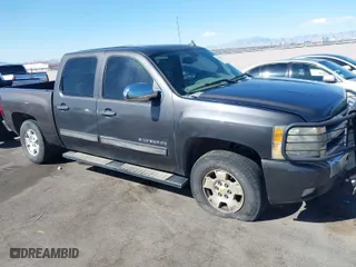 2011 Chevrolet Silverado 1500 LT with VIN 3GCPCSE04BG137550, listed as a IAAI auction lot 41939195 with 267,185 mi miles. Bid and sale history available at carsss.com. Image 17.
