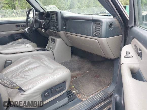 2000 Chevrolet Suburban LT with VIN 3GNFK16T0YG127485, listed as a IAAI auction lot 41957332 with 240,920 mi miles. Bid and sale history available at carsss.com. Image 5.