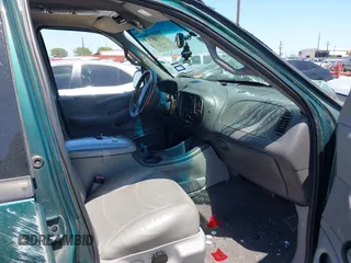 2000 Ford Expedition XLT with VIN 1FMRU1563YLC33035, listed as a IAAI auction lot 42000620 with 288,055 mi miles. Bid and sale history available at carsss.com. Image 5.
