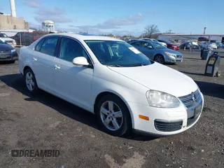 2009 Volkswagen Jetta Sedan SE with VIN 3VWRZ71K19M166055, listed as a IAAI auction lot 41932556 with 183,978 mi miles. Bid and sale history available at carsss.com. Image 1.