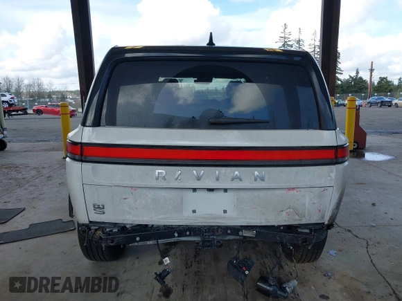 2024 Rivian R1S Adventure z VIN 7PDSGBBA4RN044260, wystawiony jako IAAI lot #41712342 z przebiegiem 7521 mil mil oraz . Historia ofert i sprzedaży dostępna na DreamBid. Obrazek 17.