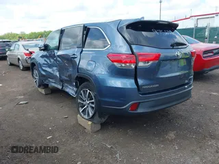 2019 Toyota Highlander SE with VIN 5TDJZRFH2KS975689, listed as a IAAI auction lot 42250723 with 88,043 mi miles and . Bid and sale history available at DreamBid. Image 3.