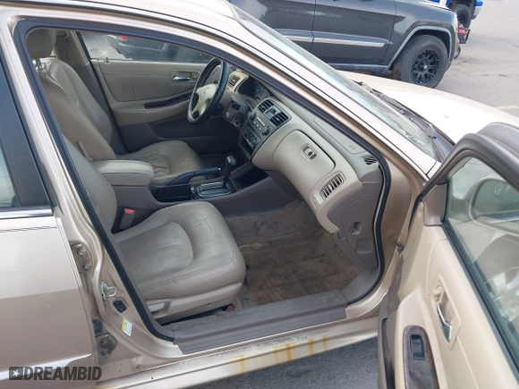 2002 Honda Accord Sdn EX with VIN 1HGCG56602A058660, listed as a IAAI auction lot 42117269 with 179,405 mi miles. Bid and sale history available at carsss.com. Image 5.