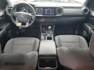 2018 Toyota Tacoma SR5 z VIN 3TMAZ5CN8JM063442, wystawiony jako Copart lot #55141725 z przebiegiem 110 926 mil mil oraz Szkoda całkowita • Salvage title. Historia ofert i sprzedaży dostępna na DreamBid. Obrazek 8.
