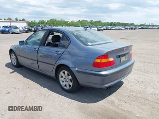 2004 BMW 3 Series 325xi with VIN WBAEU33414PM61213, listed as a IAAI auction lot 42201782 with 138,327 mi miles and . Bid and sale history available at carsss.com. Image 3.
