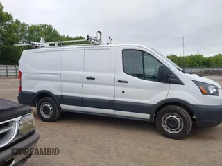 2018 Ford Transit z VIN 1FTYE1ZM2JKB56191, wystawiony jako IAAI lot #42538736 z przebiegiem 204 436 mil mil oraz . Historia ofert i sprzedaży dostępna na DreamBid. Obrazek 13.