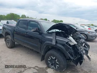 2023 Toyota Tacoma SR z VIN 3TMCZ5AN2PM598464, wystawiony jako IAAI lot #42238032 z przebiegiem 35 597 mil mil oraz . Historia ofert i sprzedaży dostępna na DreamBid. Obrazek 1.