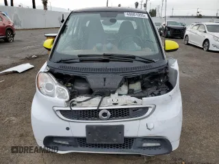 2014 Smart fortwo Pure with VIN WMEEJ3BAXEK745569, listed as a Copart auction lot 48601055 with 114,673 mi miles and Salvage title. Bid and sale history available at DreamBid. Image 5.