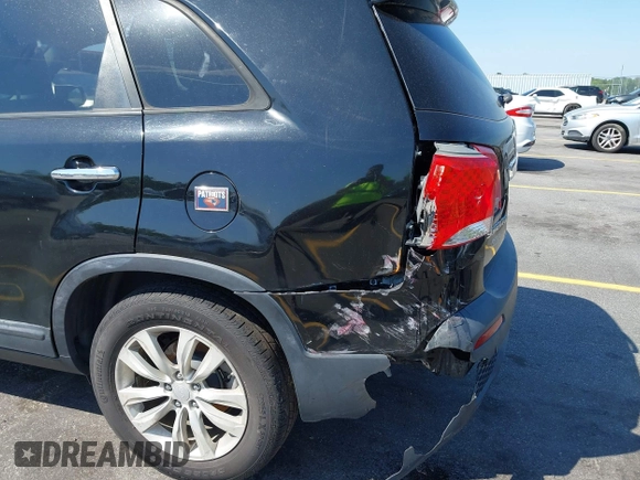 2011 Kia Sorento EX with VIN 5XYKUDA27BG053442, listed as a IAAI auction lot 42062265 with 120,996 mi miles. Bid and sale history available at carsss.com. Image 15.