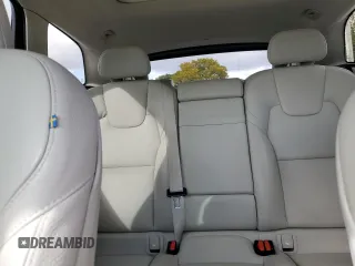 2021 Volvo XC60 Momentum z VIN YV4102DK6M1760331, wystawiony jako Copart lot #46065995 z przebiegiem 22 703 mil mil oraz Szkoda całkowita • Salvage title. Historia ofert i sprzedaży dostępna na DreamBid. Obrazek 10.