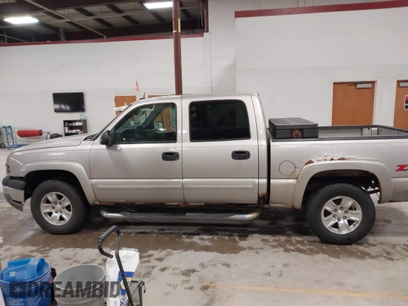 2005 Chevrolet Silverado 1500 LT with VIN 2GCEK13T951132388, listed as a IAAI auction lot 42069557 with 266,284 mi miles and . Bid and sale history available at DreamBid. Image 14.
