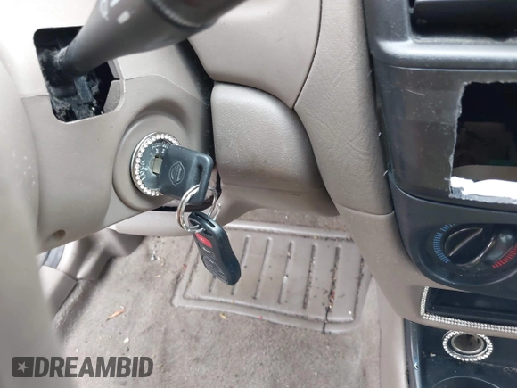 2004 Nissan Sentra S z VIN 3N1CB51D04L479005, wystawiony jako IAAI lot #42278120 z przebiegiem 157 829 mil mil oraz . Historia ofert i sprzedaży dostępna na DreamBid. Obrazek 11.