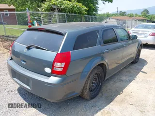 2005 Dodge Magnum z VIN 2D4FV48T35H624544, wystawiony jako IAAI lot #42405272 z przebiegiem 245 529 mil mil oraz . Historia ofert i sprzedaży dostępna na DreamBid. Obrazek 6.