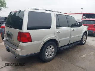2005 Lincoln Navigator Luxury z VIN 5LMFU27505LJ18172, wystawiony jako IAAI lot #42441444 z przebiegiem 154 346 mil mil oraz . Historia ofert i sprzedaży dostępna na DreamBid. Obrazek 4.