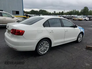 2013 Volkswagen Jetta TDI with VIN 3VWLL7AJ8DM352991, listed as a Copart auction lot 68473304 with 102,097 mi miles and Salvage title. Bid and sale history available at DreamBid. Image 3.