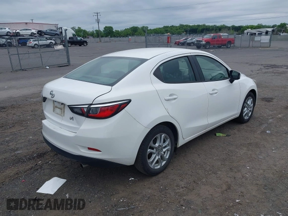 2016 Scion iA z VIN 3MYDLBZV6GY138680, wystawiony jako IAAI lot #42240425 z przebiegiem 100 191 mil mil oraz . Historia ofert i sprzedaży dostępna na DreamBid. Obrazek 4.