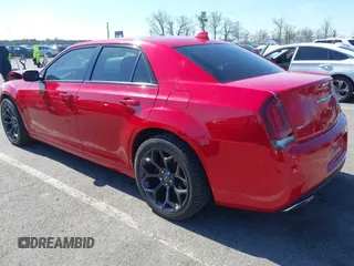 2016 Chrysler 300 S z VIN 2C3CCAGGXGH117091, wystawiony jako IAAI lot #42060505 z przebiegiem 81 938 mil mil oraz . Historia ofert i sprzedaży dostępna na DreamBid. Obrazek 3.