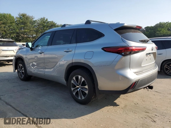 2021 Toyota Highlander XLE with VIN 5TDHZRBH6MS528368, listed as a Copart auction lot 59652945 with 102,712 mi miles and Salvage title. Bid and sale history available at DreamBid. Image 2.