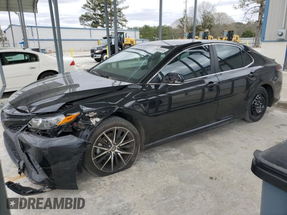 2022 Toyota Camry SE with VIN 4T1G11AK4NU631251, listed as a Copart auction lot 49488915 with 67,900 mi miles and Salvage Title. Bid and sale history available at carsss.com. Image 1.
