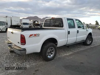 2006 Ford F-250 XL z VIN 1FTSW21516EB01279, wystawiony jako Copart lot #53898475 z przebiegiem 213 638 mil mil oraz Szkoda całkowita • Salvage title. Historia ofert i sprzedaży dostępna na DreamBid. Obrazek 3.