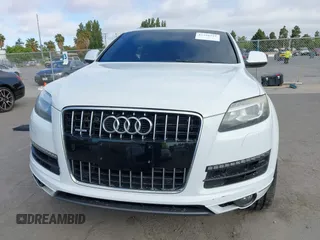 2015 Audi Q7 Premium Plus z VIN WA1LGAFE6FD028835, wystawiony jako IAAI lot #42358725 z przebiegiem 107 075 mil mil oraz . Historia ofert i sprzedaży dostępna na DreamBid. Obrazek 12.