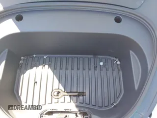 2023 Tesla Model 3 z VIN 5YJ3E1EA7PF611306, wystawiony jako IAAI lot #42826820 z przebiegiem 24 422 mil mil oraz . Historia ofert i sprzedaży dostępna na DreamBid. Obrazek 10.