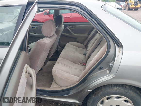 1998 Toyota Camry LE z VIN 4T1BG22KXWU202064, wystawiony jako IAAI lot #42294073 z przebiegiem 245 032 mil mil oraz . Historia ofert i sprzedaży dostępna na DreamBid. Obrazek 8.