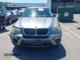 2011 BMW X5 35i z VIN 5UXZV4C57BL410981, wystawiony jako IAAI lot #42126240 z przebiegiem 160 473 mil mil oraz . Historia ofert i sprzedaży dostępna na DreamBid. Obrazek 12.