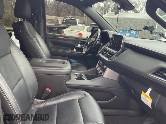2022 GMC Yukon XL SLE with VIN 1GKS2FKD2NR318652, listed as a Copart auction lot 44574715 with 137,939 mi miles and Clean Title. Bid and sale history available at DreamBid. Image 5.
