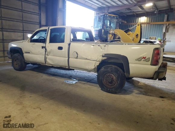 2006 Chevrolet Silverado 2500HD LT2 with VIN 1GCHK23U06F254255, listed as a Copart auction lot 88778235 with 182,988 mi miles and Salvage Title. Bid and sale history available at carsss.com. Image 2.