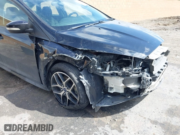 2016 Ford Focus SE with VIN 1FADP3F29GL209601, listed as a IAAI auction lot 41744560 with 68,058 mi miles. Bid and sale history available at carsss.com. Image 6.