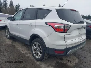 2017 Ford Escape SE z VIN 1FMCU9G95HUA24739, wystawiony jako IAAI lot #41880800 z przebiegiem 164 285 mil mil oraz . Historia ofert i sprzedaży dostępna na DreamBid. Obrazek 3.