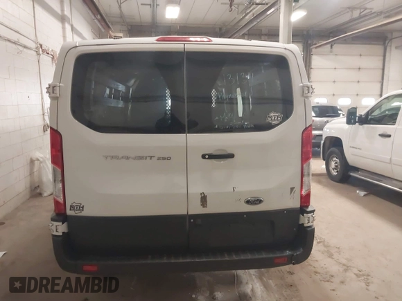 2018 Ford Transit с VIN 1FTYR1ZM6JKA46796, выставлен на аукционе IAAI как лот 42178567 с пробегом 61 821 миль миль и . История ставок и продаж доступна на DreamBid. Изображение 16.