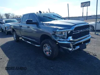 2022 Ram 2500 Tradesman z VIN 3C6UR5HJ2NG111757, wystawiony jako IAAI lot #41537105 z przebiegiem 64 589 mil mil oraz . Historia ofert i sprzedaży dostępna na DreamBid. Obrazek 1.
